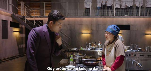 요리 경연 프로그램 '흑백요리사: 요리 계급 전쟁' 속 심사위원 안성재(왼쪽)과 도전자의 대화가 폴란드어로 더빙돼 현지 자막과 함께 나오고 있다. 넷플릭스 영상 캡처