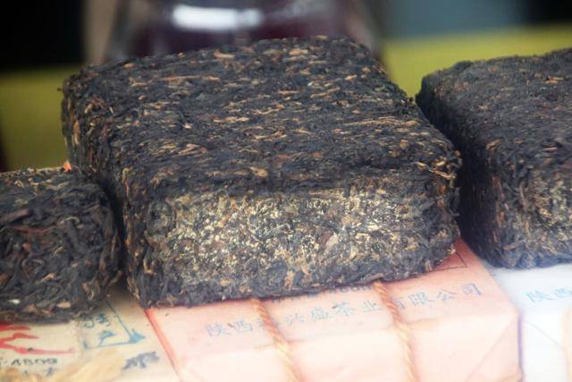 벽돌 모양으로 가공한 푸차진 복전차. ⓒ최종명