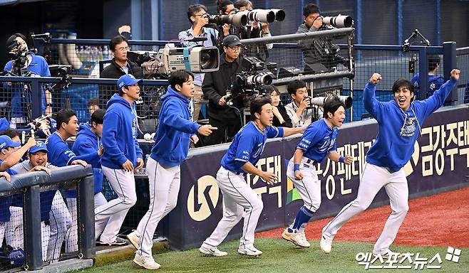 삼성은 19일 잠실구장에서 열린 '2024 신한 SOL Bank KBO 포스트시즌' LG와 플레이오프(5전 3승제) 4차전에서 1-0으로 승리했다. 이날 승리로 팀은 2015시즌 후 9년 만에 한국시리즈 진출을 확정했다. 잠실, 김한준 기자