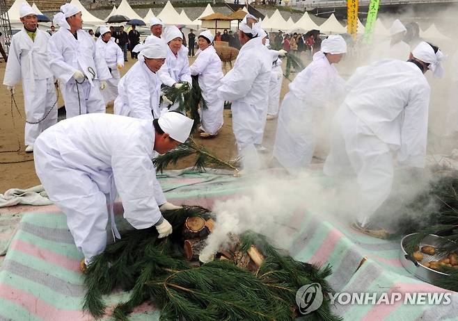 삼굿 시연 [연합뉴스 자료사진]