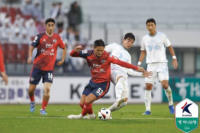 울산과 김천의 경기 장면 [한국프로축구연맹 제공. 재판매 및 DB 금지]