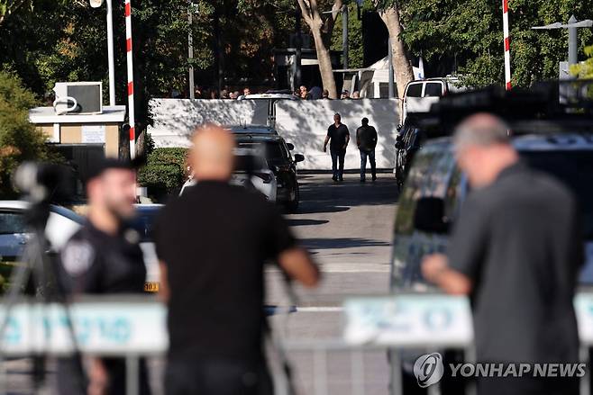 네타냐후 총리 자택 인근 경비 [AFP 연합뉴스. 재판매 및 DB 금지]