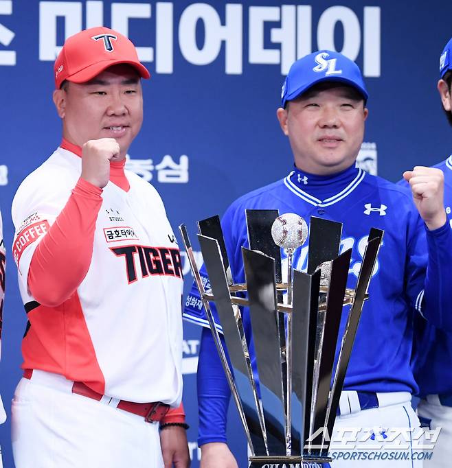 2024 KBO 한국시리즈 미디어데이가 20일 광주 라마다플라자에서 열렸다. KIA 이범호 감독과 삼성 박진만 감독이 포즈를 취하고 있다. 광주=박재만 기자 pjm@sportschosun.com/2024.10.20/