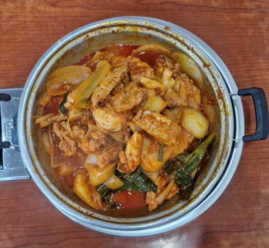 닭볶음탕은 대전에 식당이 651곳이나 되는 대전의 대표음식이다. 한영식당의 닭도리탕.&nbsp;&nbsp;김재근 선임기자