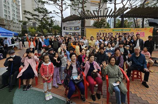 광주 수완 장자울휴먼시아 이색주민축제 눈길