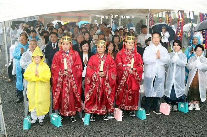 19일 대한불교조계종 제23교구 본사 관음사에서 제25회 한라산 영산대재가 봉행되고 있다. 제주도 제공