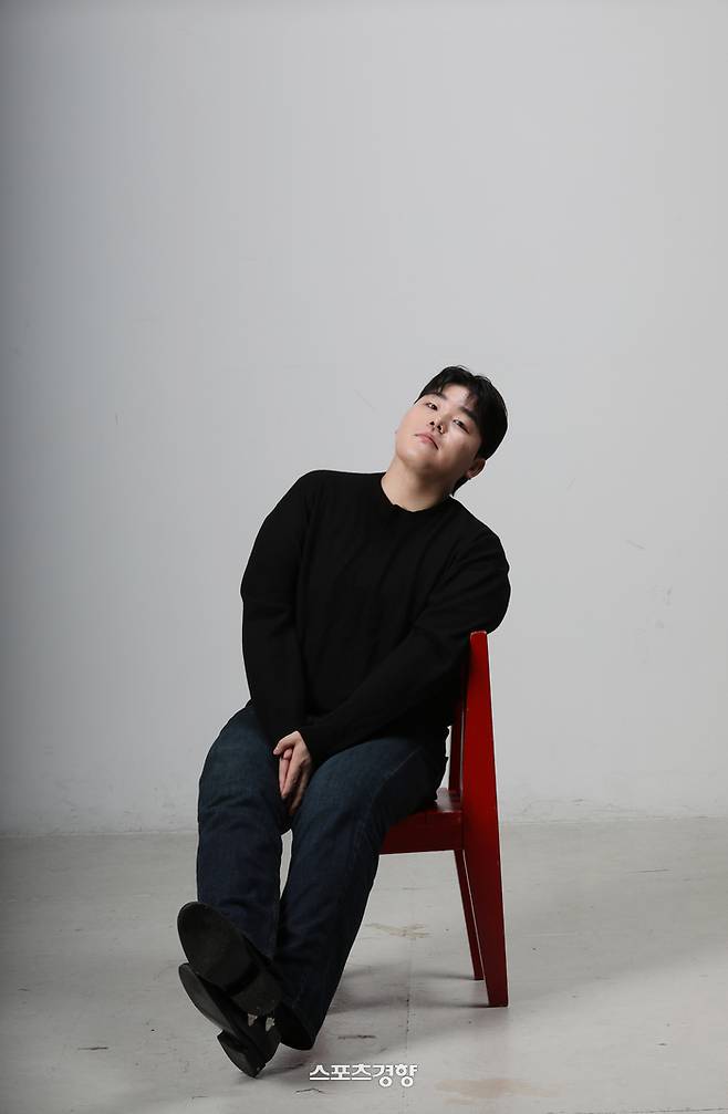 MBC 드라마 ‘백설공주에게 죽음을-Black Out’에 신민수 역으로 출연한 배우 이우제가 경향신문에서 ‘스포츠경향’과 인터뷰 중 포즈를 취하고 있다. 사진 강윤중 기자