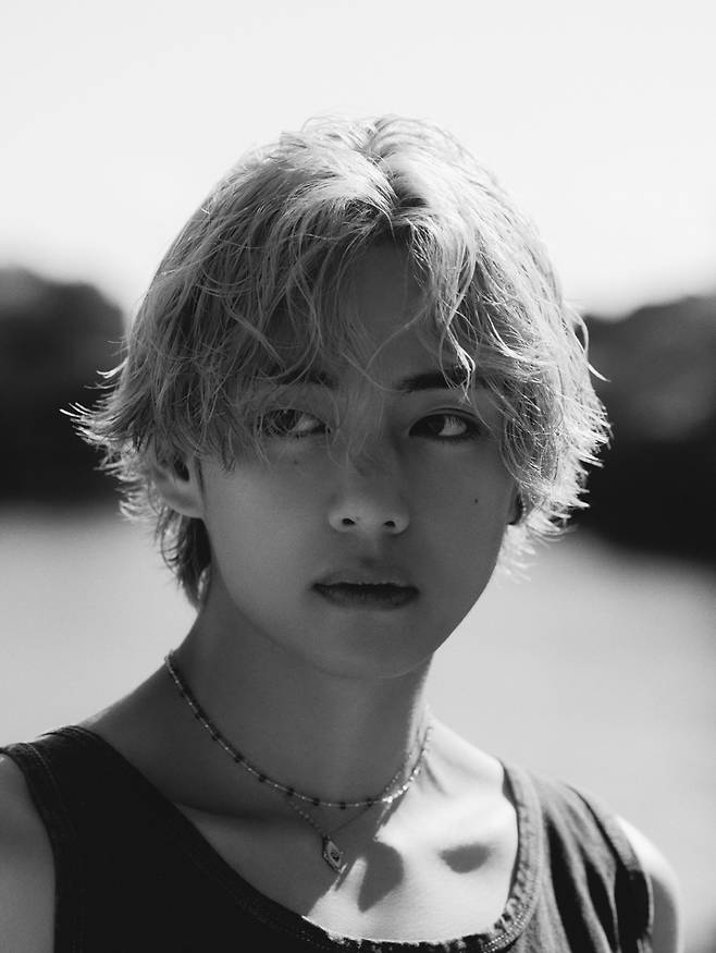 방탄소년단 뷔 '레이오버' LP, 英·美서 품절 또 품절