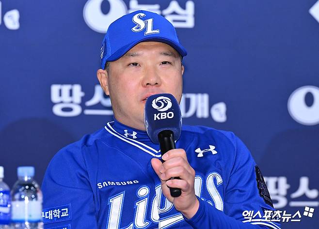 20일 오후 광주 라마다플라자 바이 윈덤 충장 호텔 라벤더홀에서 열린 '2024 신한 SOL Bank KBO 한국시리즈' 미디어데이, 삼성 박진만 감독이 질문에 답하고 있다. 광주, 김한준 기자