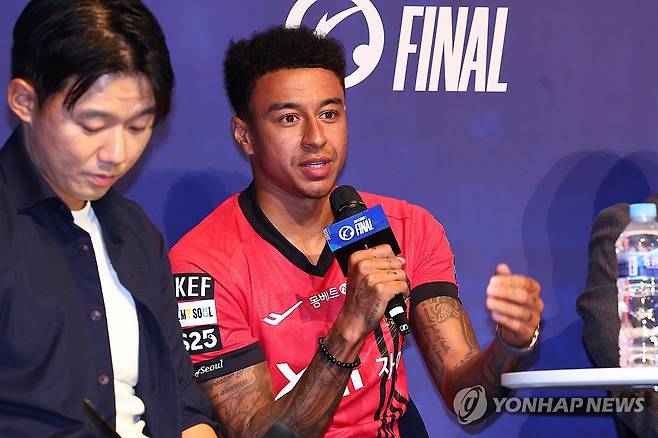 파이널라운드 각오 밝히는 린가드 (서울=연합뉴스) 서대연 기자 = 16일 오후 서울 마포구 누리꿈스퀘어에서 열린 2024 K리그1 파이널 라운드 미디어데이 행사에서 FC서울 제시 린가드가 각오를 밝히고 있다. 2024.10.16 dwise@yna.co.kr