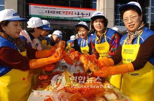 사랑의 김치 나누기 연합뉴스 자료사진