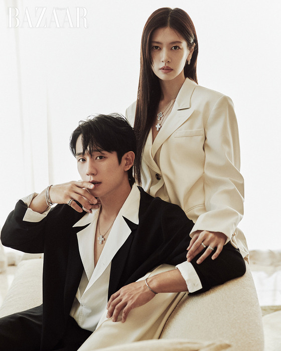 정해인(왼쪽) 정소민 / 사진 제공=하퍼스 바자 코리아