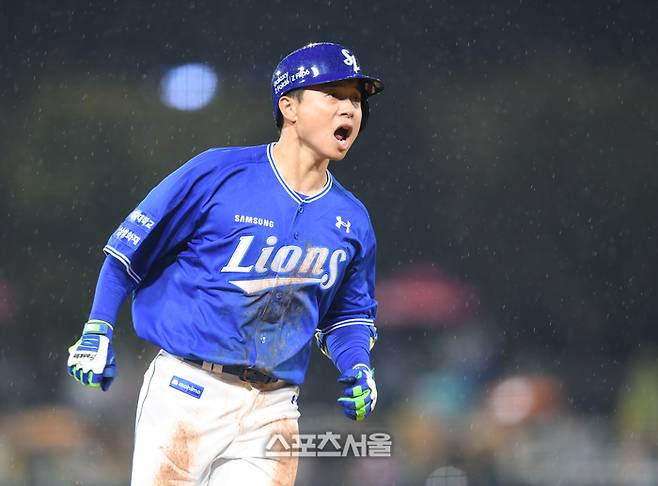 삼성 김헌곤이 21일 광주-기아 챔피언스 필드에서 열린 KIA와 2024 KBO 한국시리즈 1차전 6회초 우월홈런을 날린 후 환호하고 있다. 광주 | 최승섭기자 thunder@sportsseoul.com