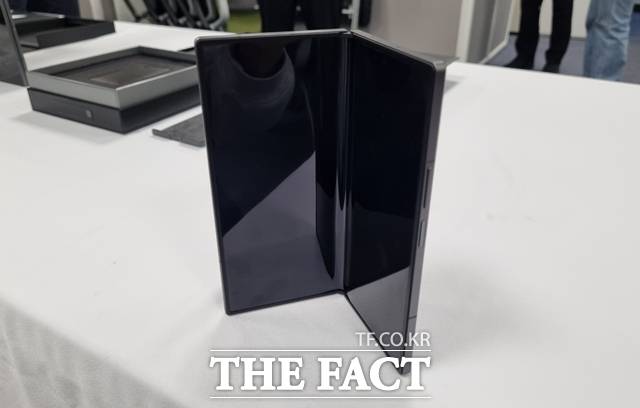 '갤럭시Z폴드 스페셜 에디션'은 오는 25일 오전 9시부터 삼성닷컴과 이동통신 3사 공식 온라인몰을 통해 판매된다. /이성락 기자