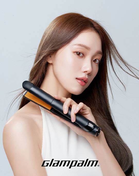 글램팜 글로벌 브랜드 모델 배우 이성경(사진 제공= 글램팜)