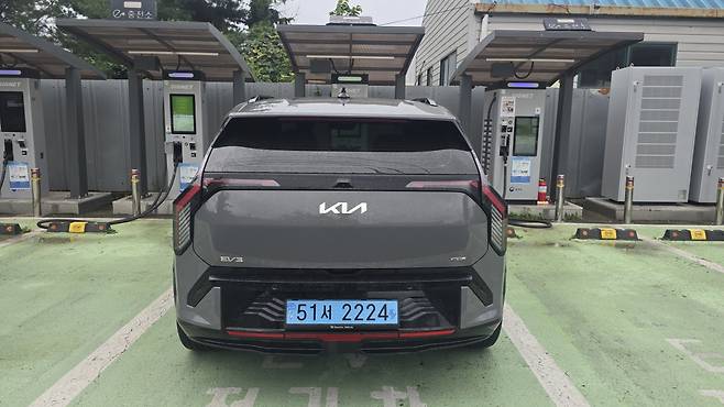 기아  EV3 후면. 원성열 기자 sereno@dogna.com