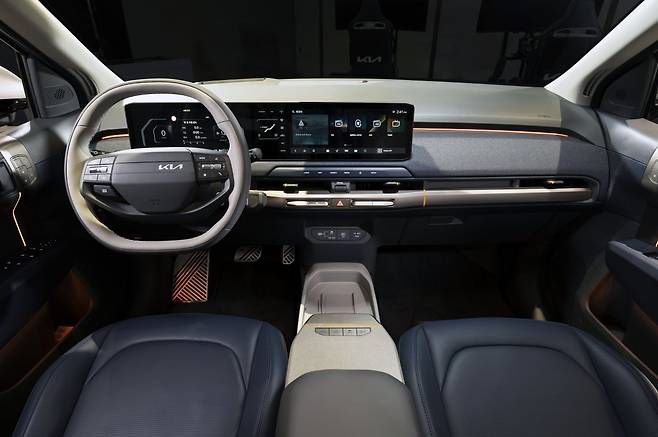 넉넉한 공간과 뛰어난 활용성이 인상적인 기아 EV3 인테리어. 사진제공 ｜기아