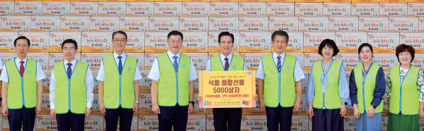 올해 추석을 앞두고 하나님의 교회가 전국 소외 이웃 5천 가구에 한가위 선물세트 5천 세트를 전달했다. 하나님의교회 세계복음선교협회 제공