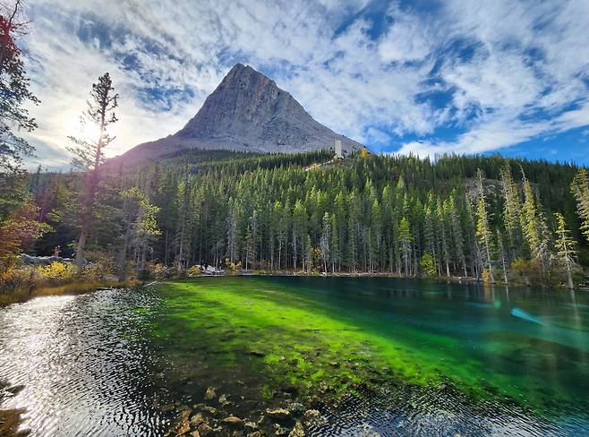 카나나스키스 컨트리 캔모어 노르딕센터 주립공원의 레이크 클라시.