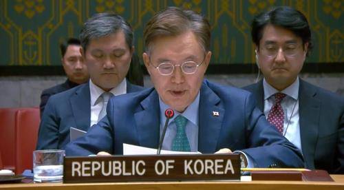 안보리에서 발언하는 황준국 주유엔 대사 [유엔 웹TV 화면 캡처. 재판매 DB 금지]