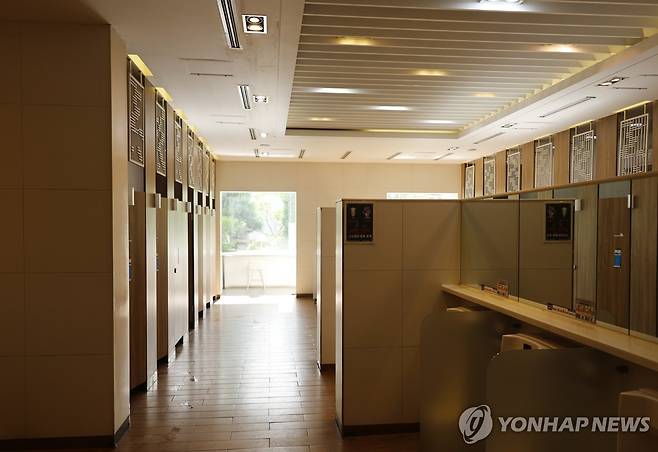 충남 천안 경부고속도로 망향휴게소 화장실 실내 [촬영 이주형]