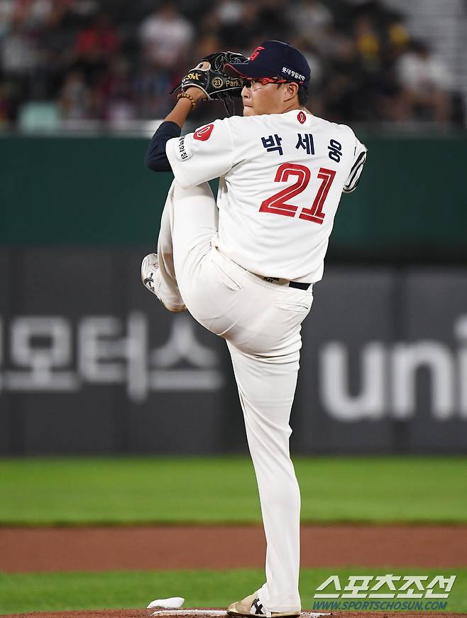 26일 부산 사직구장에서 열린 두산과 롯데의 경기. 롯데 선발투수 박세웅이 투구하고 있다. 부산=정재근 기자 cjg@sportschosun.com/2024.9.26/