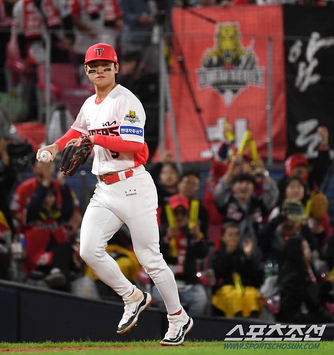 23일 광주 기아챔피언스필드에서 열린 한국시리즈 2차전 KIA 타이거즈와 삼성 라이온즈의 경기. KIA 3루수 김도영이 수비를 하고 있다. 광주=박재만 기자 pjm@sportschosun.com/2024.10.23/