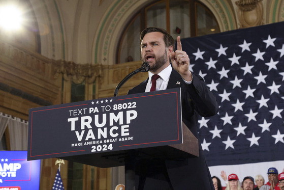 Republican vice presidential nominee JD Vance, a senator of Ohio, speaks at a campaign event in Pittsburgh, Pennsylvania, on Oct. 17. [AP/YONHAP]