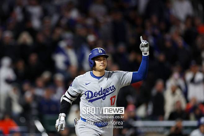 ▲ LA 다저스 오타니 쇼헤이의 2024시즌은 그야말로 역사 그 자체였다. 타자로만 159경기에 나와 타율 .310, 출루율 .390, 장타율 .646, OPS 1.036 54홈런 130타점 59도루를 기록한 오타니는 내셔널리그 홈런, 타점, 득점, 출루율, 장타율, OPS 부문 1위에 오르면서 정규시즌 MVP 수상도 1순위로 꼽히고 있다.