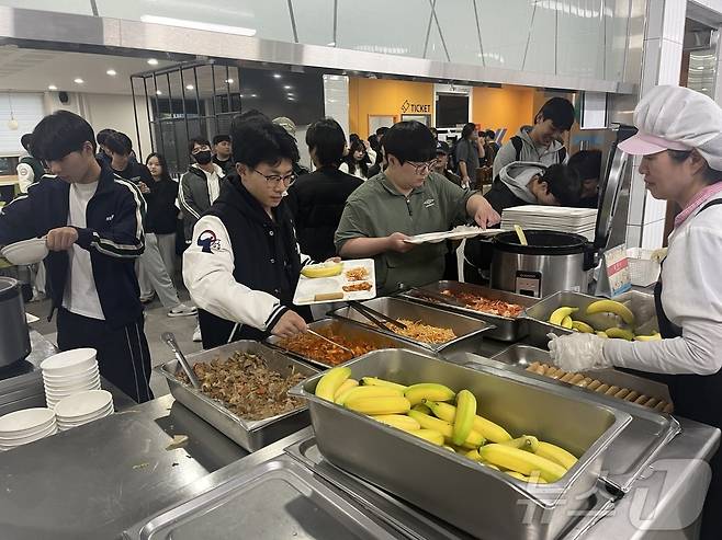 군산대가 시험 기간 동안 학생들을 위해 '천 원의 아침밥'에 이어 '천 원의 저녁밥'도 제공한다.(군산대 제공) 2024.10.24/뉴스1