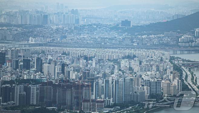 서울 송파구 롯데월드타워 스카이전망대에서 바라본 강남 3구 (강남·서초·송파구) 아파트단지. 2024.7.30/뉴스1 ⓒ News1 김도우 기자