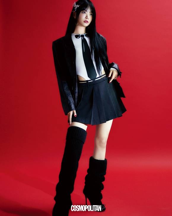 홍은채는 르세라핌 멤버들에 대해 "든든한 존재들"이라고 말하며 애정을 드러냈다. /코스모폴리탄