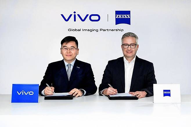 vivo－zeiss－r－d－agreement－signing＿prev.jpg 최근 VIVO사 핸드폰 카메라 렌즈 이슈