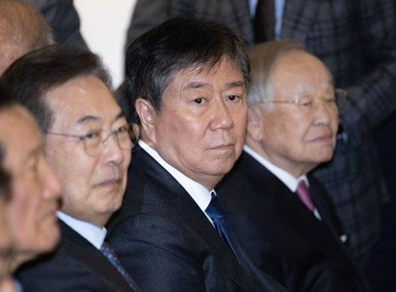 윤석열 대통령은 김대기 대통령 비서실장 시절인 2022년 하반기 수십여명의 참모들의 업무 평가를 통해 대대적인 물갈이를 했었다. 사진은 2013년 12월 이명박 전 대통령의 서예전 '스며들다' 개막식에 참석했던 김대기 전 대통령 비서실장의 모습. 뉴스1