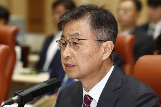 (서울=뉴스1) 김민지 기자 = 최재해 감사원장이 24일 오후 서울 종로구 감사원에서 열린 법제사법위원회의 감사원 대상 국정감사에서 대통령 집무실·관저 이전 의혹 감사위원회의 회의록 제출과 관련한 의원 질의에 답변하고 있다. 2024.10.24/뉴스1