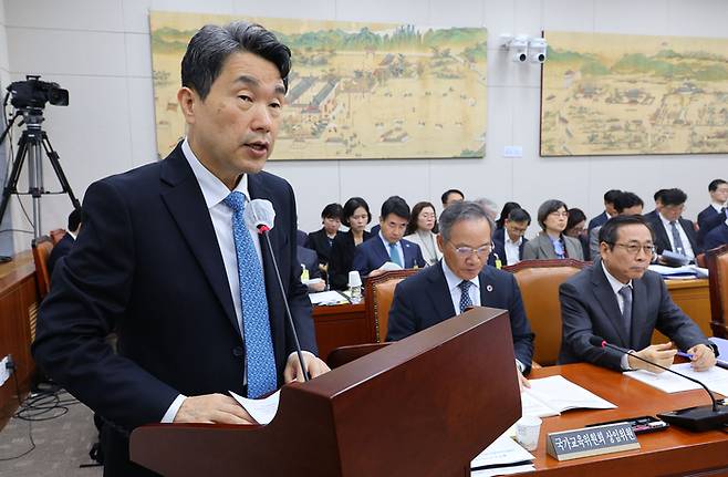 이주호 교육부 장관이 24일 서울 국회에서 열린 교육위원회 국정감사에서 발언하고 있다. 연합뉴스