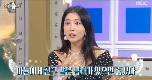 배우 오윤아가 최근 방송에서 재혼에 대한 생각을 솔직하게 털어놓으며 화제를 모았다.  사진=라디오스타