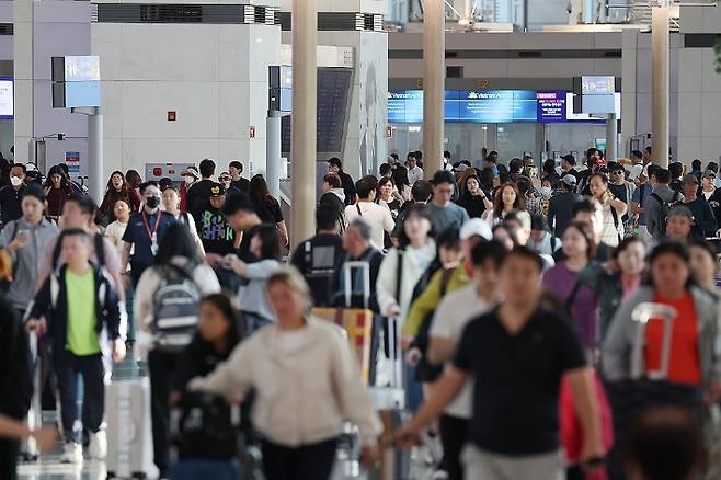 붐비는 인천국제공항. 연합뉴스