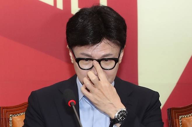 한동훈 국민의힘 대표가 24일 오전 서울 여의도 국회에서 열린 최고위원회의에 참석하고 있다. 뉴스1