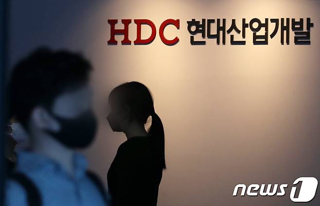 사진은 이날 서울 용산구 HDC현대산업개발 본사의 모습. 2022.5.4/뉴스1 ⓒ News1 김진환 기자