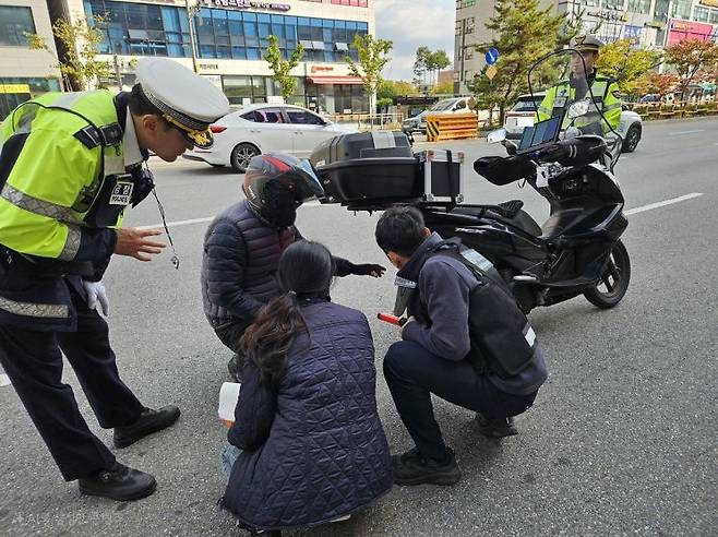 남양주시는 지난 23일 불법 자동차에 대한 합동단속을 실시하고 있다. ＜사진=남양주시＞