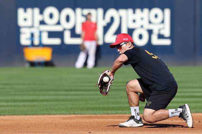 한국시리즈에 앞서 내야 수비를 연습 중인 서건창의 모습. KIA 제공