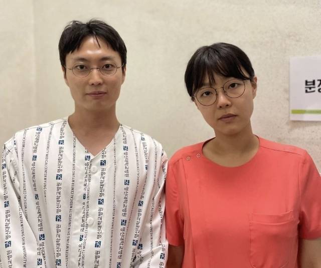 배우 노재원이 '정신병동에도 아침이 와요' 촬영 중 찍은 사진을 업로드 했다. 왼쪽부터 배우 노재원, 배우 이상희. /노재원 인스타그램.