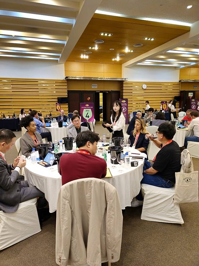 아시아와인트로피 심사 현장.&nbsp; 최현태 기자