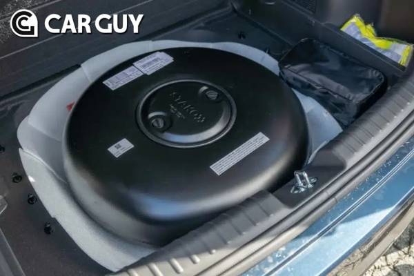 니로 트라이퓨얼에 탑재된 LPG 봄베 (사진=Autoappassionati.it)