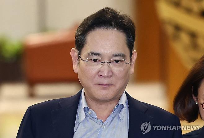 굳은 표정의 이재용 삼성전자 회장 [연합뉴스 자료사진]