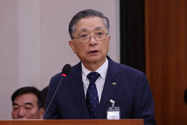 이한준 한국토지주택공사(LH) 사장이 10일 오전 서울 여의도 국회에서 열린 국토교통위원회의 국정감사에서 업무 보고를 하고 있다. (사진=연합뉴스)