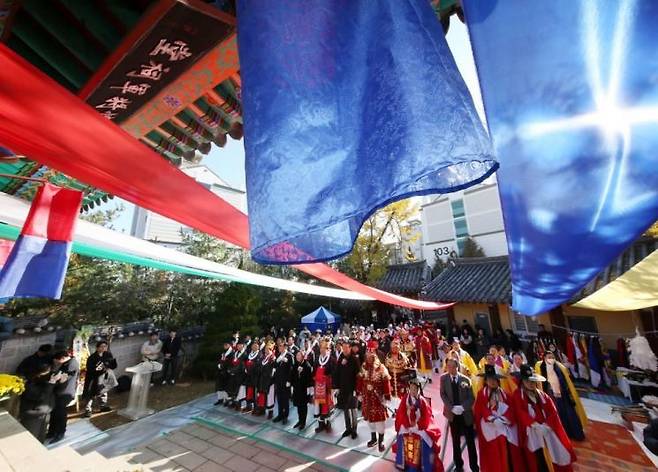 지난해 열린 제41회 남이장군사당제에서 당제가 진행 중인 모습. 용산구 제공.