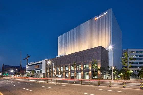 신세계아이앤씨는 클라우드, AI 등 디지털 기술 기반 비즈니스로 리테일 시장을 넘어 물류, 제조, 금융 등 다양한 산업 전반으로 확장하고 있다. 특히 기업고객별 니즈에 맞춘 서비스를 제공하며 경쟁력을 높이고 있다. [사진 신세계아이앤씨]