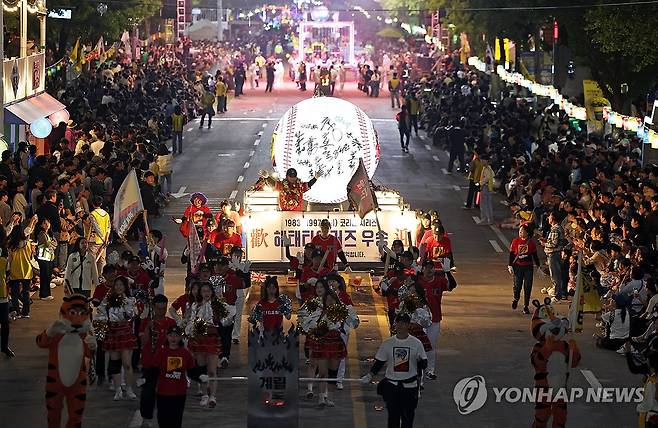 광주 충장축제 메인 퍼레이드 [연합뉴스 자료사진]